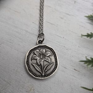 Silver Toned Floral Lily Pendant Necklace - Women Jewelry